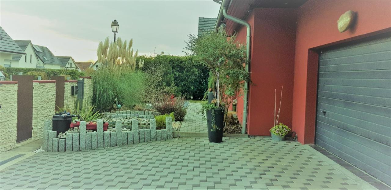Gate 25 Acomodação com café da manhã Blotzheim Exterior foto